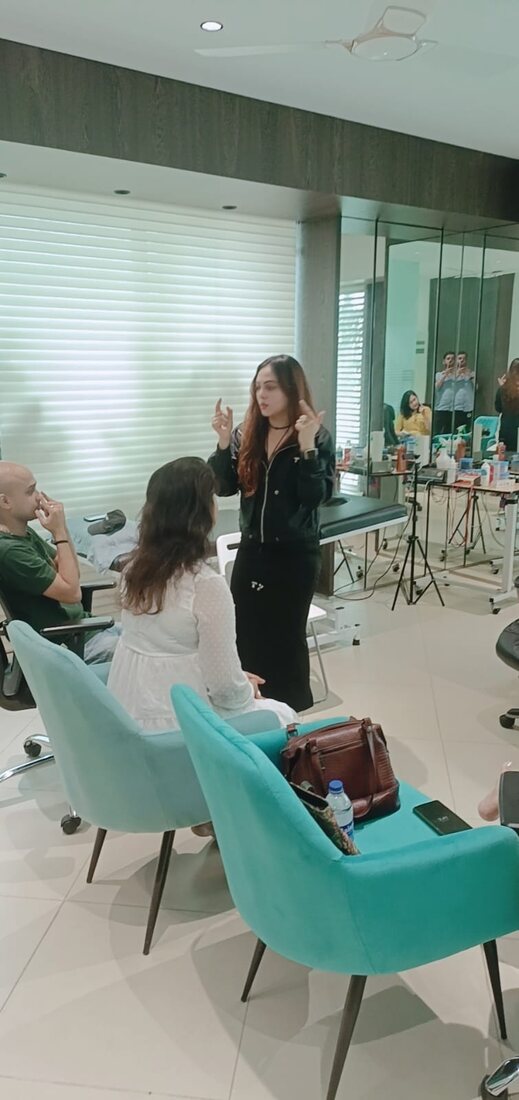 Vibha Jain teaching and guiding an energy healing session in Mumbai